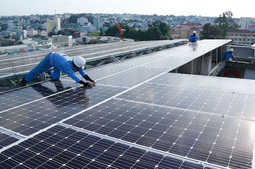 Đề xuất giữ giá 9,35 cent một kWh cho điện mặt trời áp mái tới hết 2021